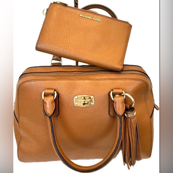 MICHAEL KORS 2 Piece Set Pebbled Leather Satchel and Large Wristlet - Picture 1 of 11